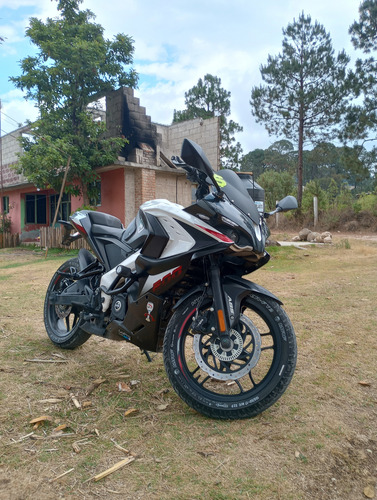 Pulsar Ns 200 Color Blanco Año 2023 Con 10 Mil Kilómetros