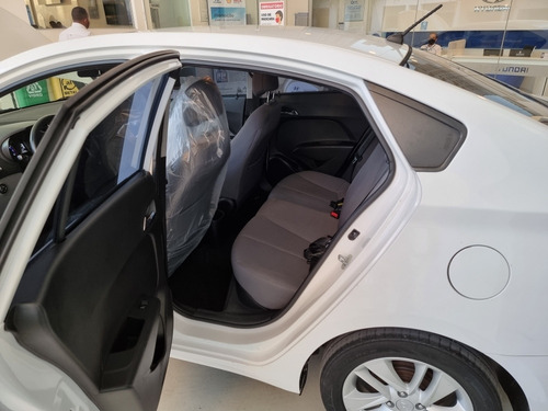 Imagem 4 de 12 de Hyundai Hb20s 2015 1.6 Premium Flex 4p