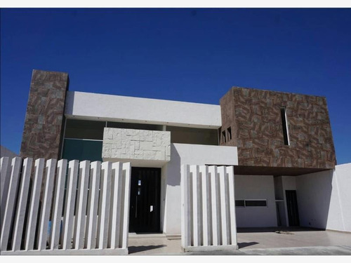 Imagen 2 de 12 de Casa Sola En Venta Albatros Residencial