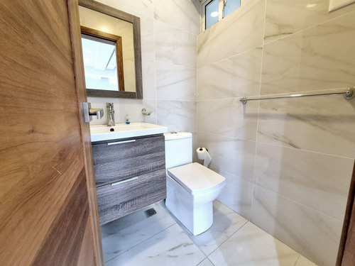 Penthouse En Venta En Evaristo Morales, Santo Domingo, 3 Habitaciones, 2niveles, Terraza Privada