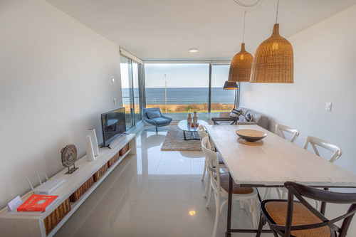 Imagen 2 de 14 de Apartamento Frente Al Mar Punta Del Este Parada 28 Mansa