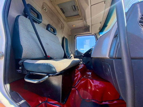 Imagem 5 de 15 de Volvo Vm 330 4x2r 2014