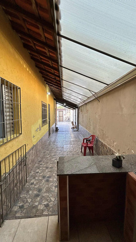 Casa 4 Quartos 2 Banheiros 250m2