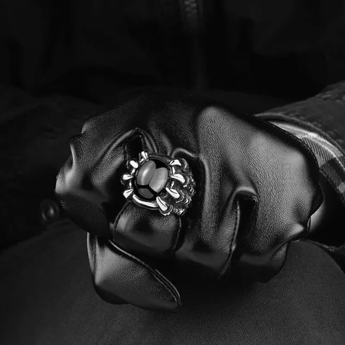 Imagen 2 de 3 de Anillo Retro Dragon Ruby