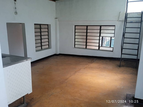 Rivero Bienes Raíces Promociona Y Vende Casa De Dos Niveles En La Urb. Girardot