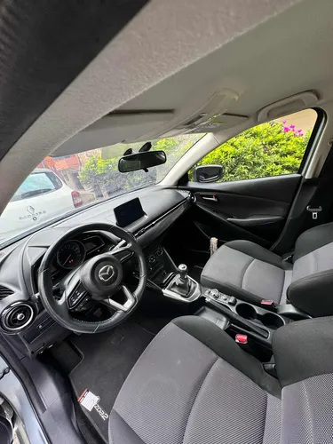 Mazda 2 Hatchback Mecánico