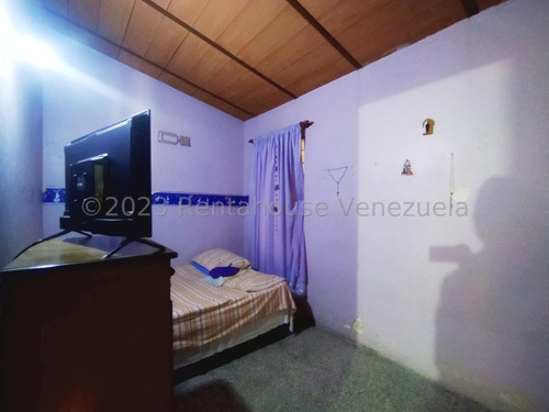 Amplia Casa En Venta Con Anexo Servicio De Internet Excelente Precio Los Samanes Maracay Estef 23-21298