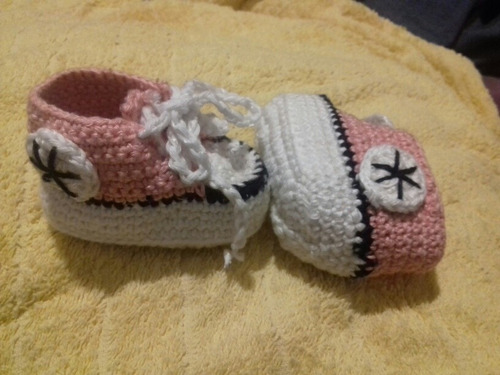 Escarpines Con Forma De Championes Para Bebe ,en Crochet ,