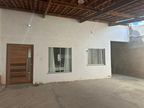 Casa Com 3 Quartos Sala Conzinha 2 Banheiro Quintal Garagem
