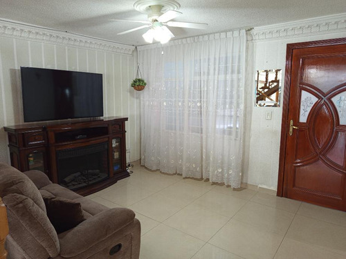 Casa En Venta En Colonia Bulevares 1a. Sección, Aguascalientes, Aguascalientes