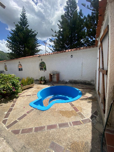 Casa En San Diego, Urb. La Esmeralda, Ubicada En Esquina.