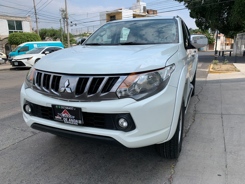 Mitsubishi L200 2.4 Cabina Doble 4x2 Mt