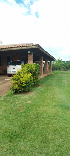 Casa Chácara 2 Dormitórios (1 Suite)