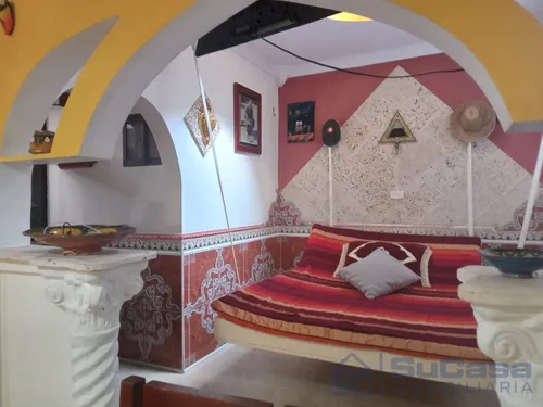 Casa De Tres Niveles Con Excelente Ubicación Cod. 13695