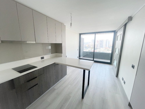 Rebaja 50%! Metro Lo Ovalle 1d1b + Terraza, La Cisterna
