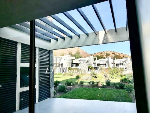 Moderno, Con Patio Privado, Piscina Y Salas En Áreas Comunes
