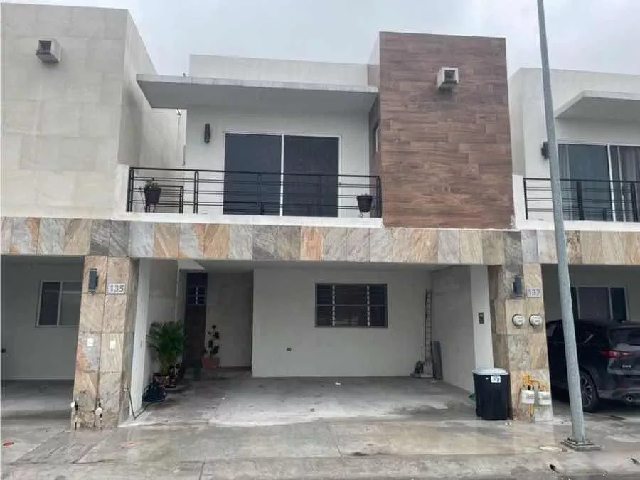 Casa En Venta En Residencial Orión Apodaca Frente A Parque Y 3 Niveles.