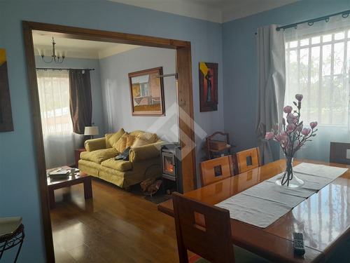 Casa En Venta De 4d Y 3b En Sector Valencia, Quilpué