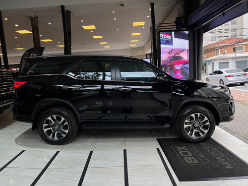 Toyota Hilux SW4 2.8 D-4D TURBO DIESEL SRX PLATINUM 7L 4X4 AUTOMÁTICO