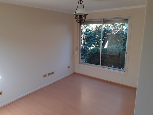 Casa Con Gran Potencial Jardín Del Este, Vitacura | A Paso