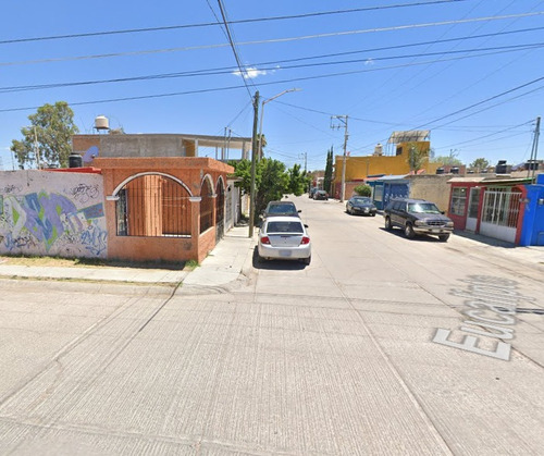Sk01- Casa En Remate Bancario En C. Eucalipto, Jardines Del Real Iv, Dgo. (65% Debajo De Su Valor Comercial, Solo Recursos Propios)