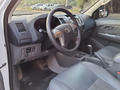 Imagem 7 de 12 de Hilux 2.7 Srv 4x2 Cd 16v Flex 4p Automático
