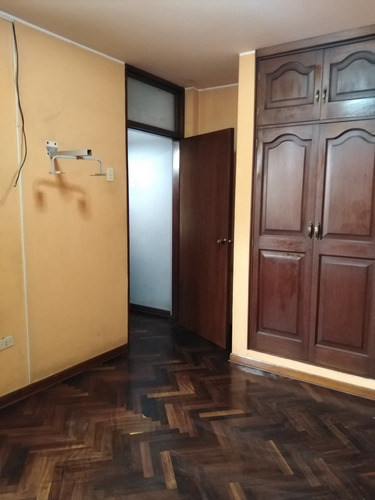 Casa Bien Ubicada 3 Pisos C/ Aires P/2 Pisos