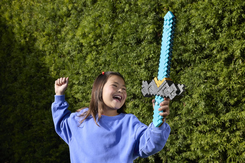 Espada Y Pico Mattel Minecraft La Película 2 En 1 Con Botón