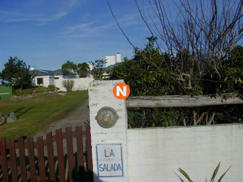 Casa En Venta Y Alquiler, Punta Piedras, Manantiales, 4 Dormitorios.- Ref: 205715