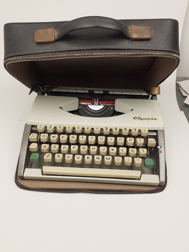 Maquina De Escrever Olympia - Década De 1960 (Usado)