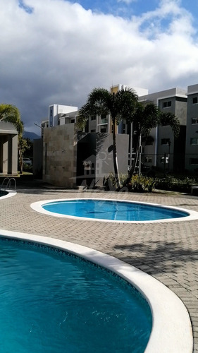 Imagen 2 de 18 de Vendemos Apartamento 2do Nivel En Residencial Con Piscina (hfa-241)
