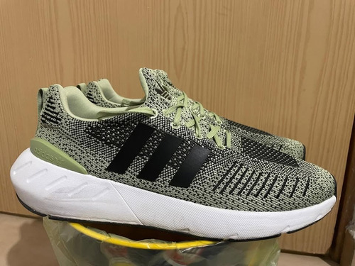Tenis adidas Swift Run 22 Hombre, 27.5mx (Usado)