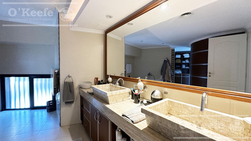Imagen 25 de 30 de Casa En Venta De Categoría De Seis Ambientes En Abril Club De Campo