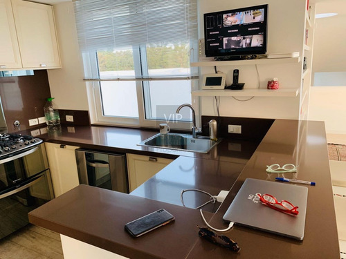 Imagen 8 de 24 de Casa De 5 Dormitorios En Playa Mansa, Punta Del Este.