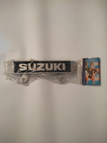 Emblema Frontal Suzuki Ax 100