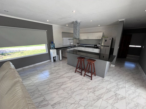 Casa En Venta 4 Amb. Barrio San Sebastian, Area 1