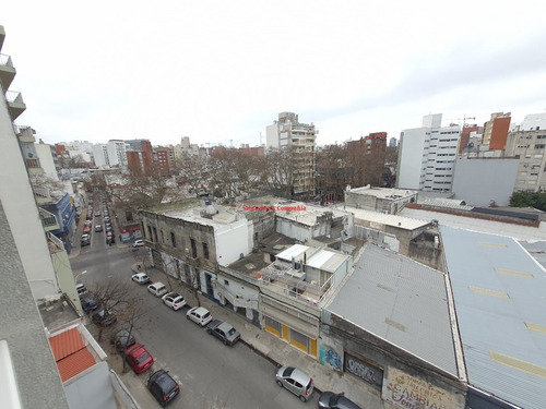 Imagen 12 de 27 de Apartamento De 2 Dormitorios Con Garage Incluido! Piso Alto Con Balcon Al Frente En Cordon Sur.