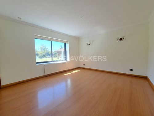 Arriendo En Excelente Condominio En Chicureo