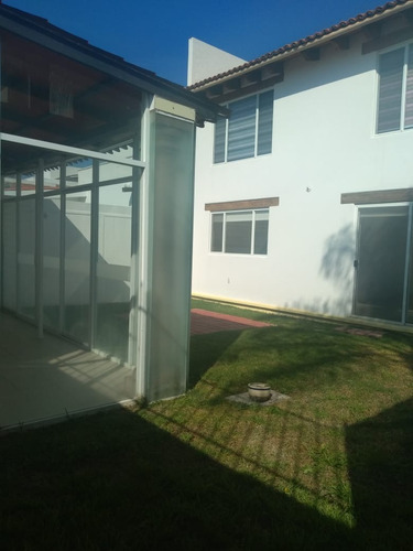 Rento Hermosa Casa Fracc. Exclusivo En El Pueblito Lm