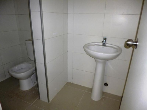 Venta De 3 Locales Comerciales A Estrenar En Buceo Frente Plaza Italia