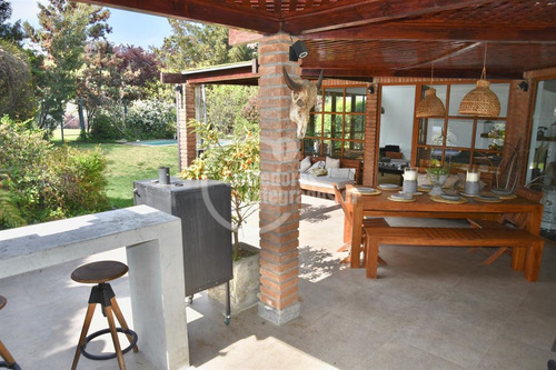 Casa En Venta En 4 Dormitorios Golf Lomas Dehesa