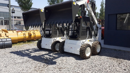 Imagen 3 de 3 de Minicargadora Xt650