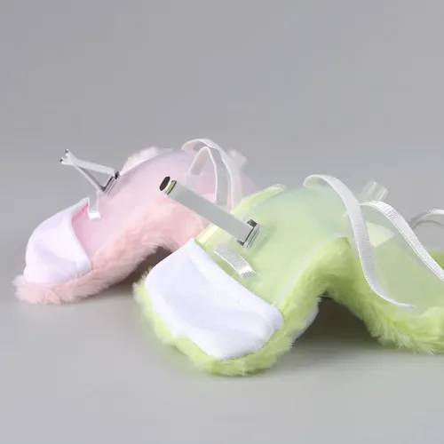 Asiento De Coche Para Muñecas – Sillita Rosa De Peluche Con Clips Y Patas Adorables Para Decorar Tu Escritorio