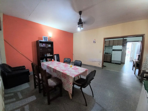 Imagen 2 de 9 de Casa 4 Ambientes Venta Moron A Refaccionar