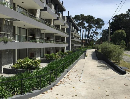 Venta Apartamento 1 Dormitorio Y Medio Punta Del Este Garage Parrillero Propio