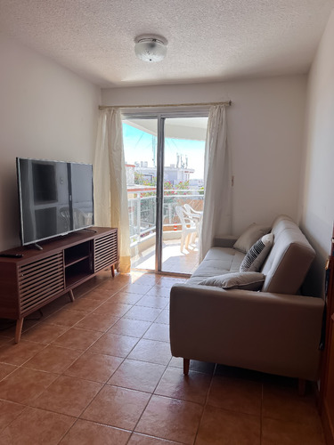 Dueño Vende - Apartamento En Piriápolis - 2 Dormitorios - Parrillero - Frente Al Mar