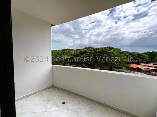 Apartamento En Venta Zona Centro Maracay 25-705 Yb