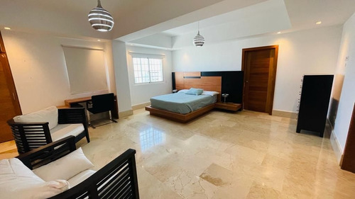 Apartamento Penthouse Amueblado En Alquiler En Evaristo Morales, Cercano A Sectores Como Piantini, Paraiso