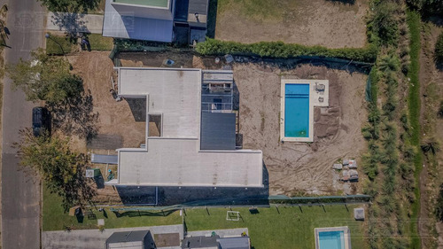 Casa 4 Ambientes En El Canton Golf - Pg