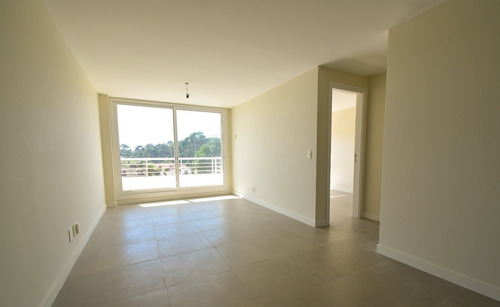 Imagen 3 de 7 de Apartamento En Venta De 1 Dormitorio C/cochera En Punta Del Este A Estrenar
